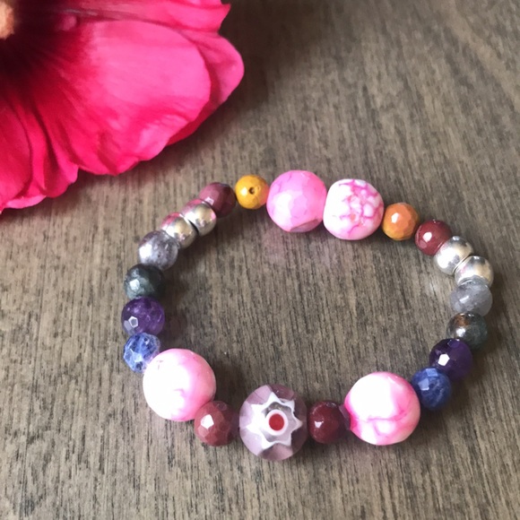 Handmade girls beaded stretch bracelet - Picture 4 of 6